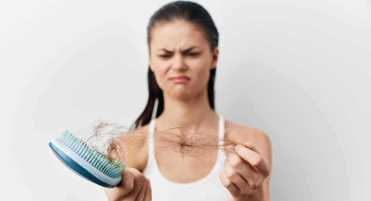 Caduta dei capelli in primavera: quanto dura e quali sono i rimedi che funzionano davvero