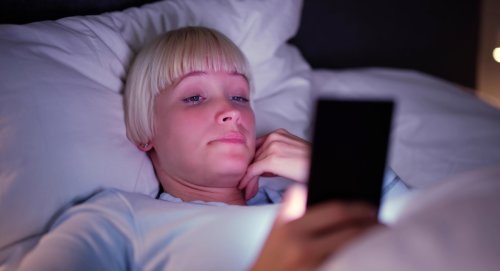 Come la luce artificiale influisce sul ritmo biologico e sul riposo notturno